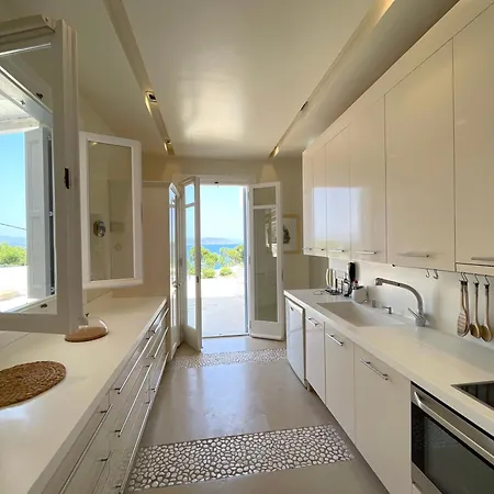 Seafront Vagart By Goutos Aghios Emilianos (Peloponnese)