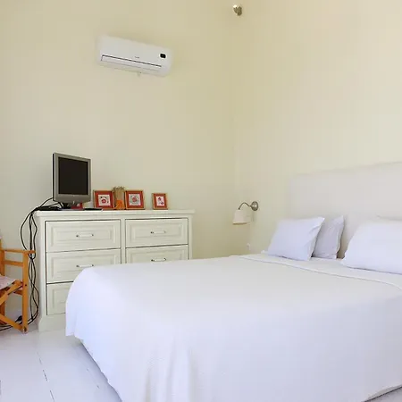 Seafront Vagart By Goutos * Aghios Emilianos (Peloponnese)