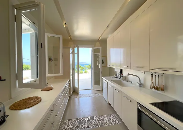 Seafront Vagart By Goutos Aghios Emilianos (Peloponnese)