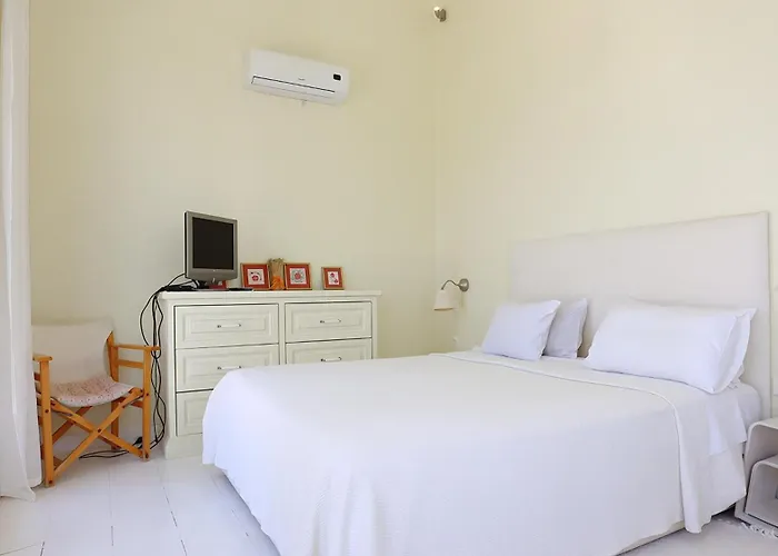 Seafront Vagart By Goutos * Aghios Emilianos (Peloponnese)